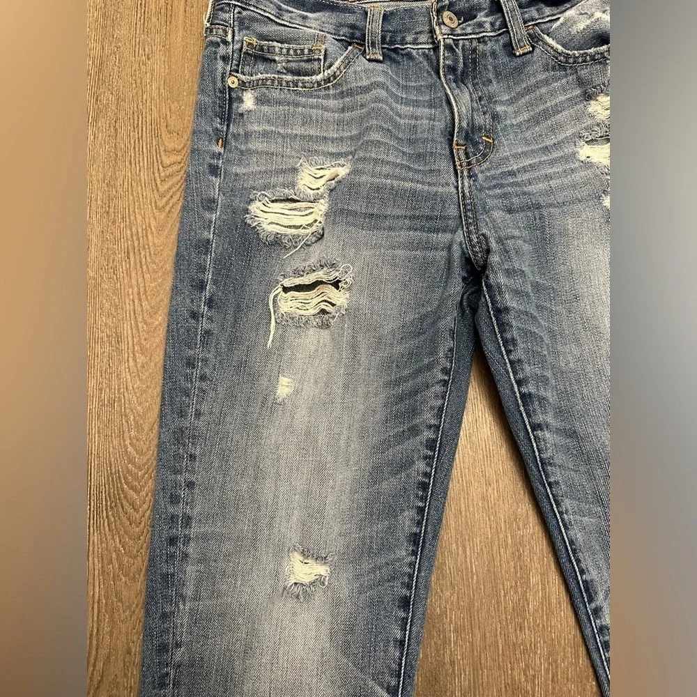 ABERCROMBIE AND FITCH DISTRESSED SKINNY JEANS - Size 27 / 4